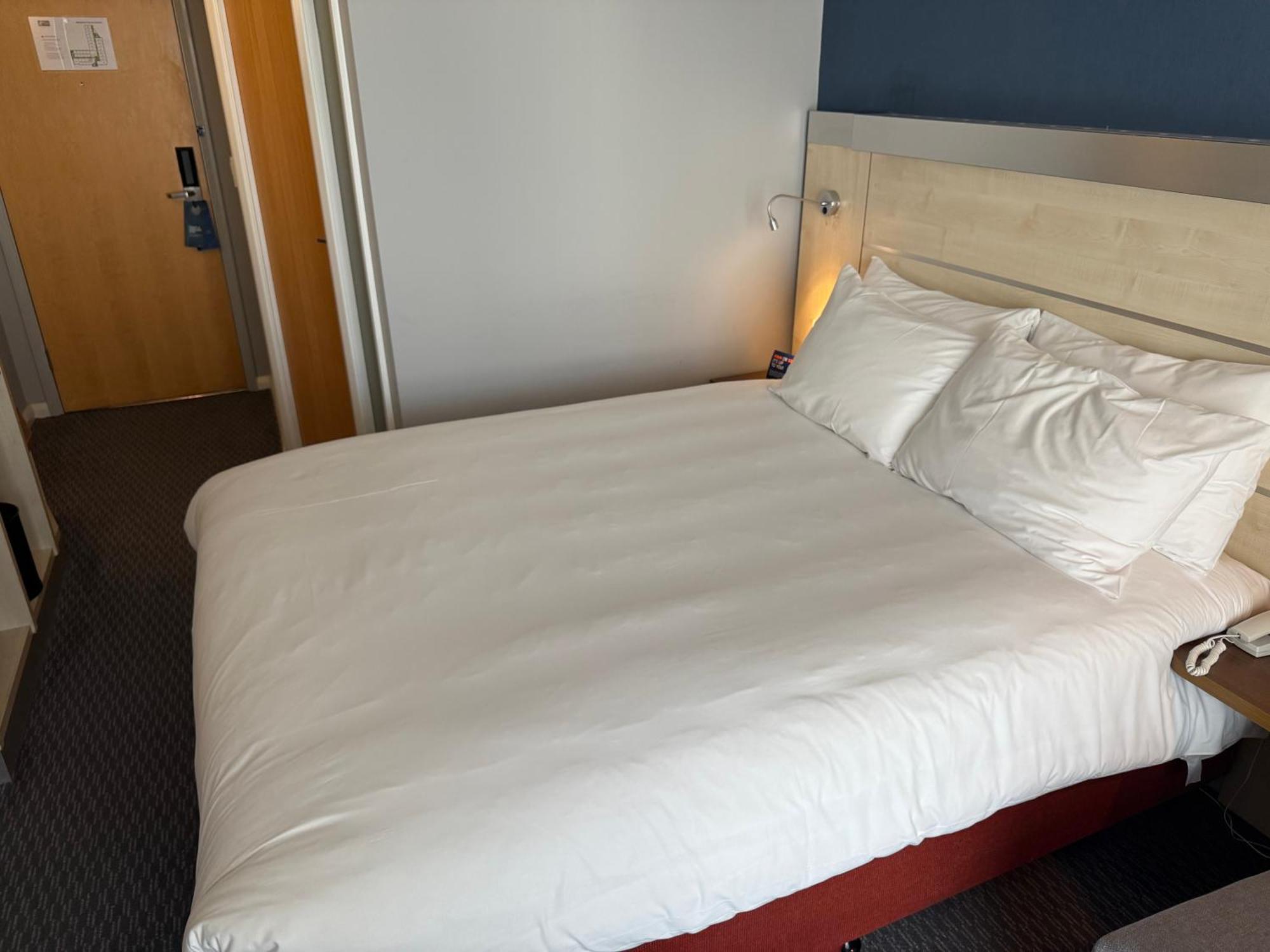 Holiday Inn Express Swindon City Centre By Ihg Exterior foto