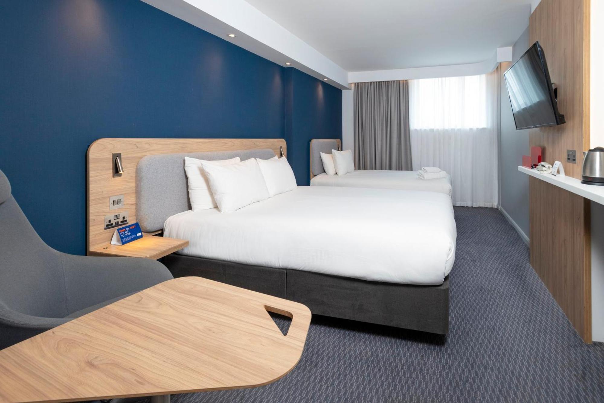 Holiday Inn Express Swindon City Centre By Ihg Exterior foto